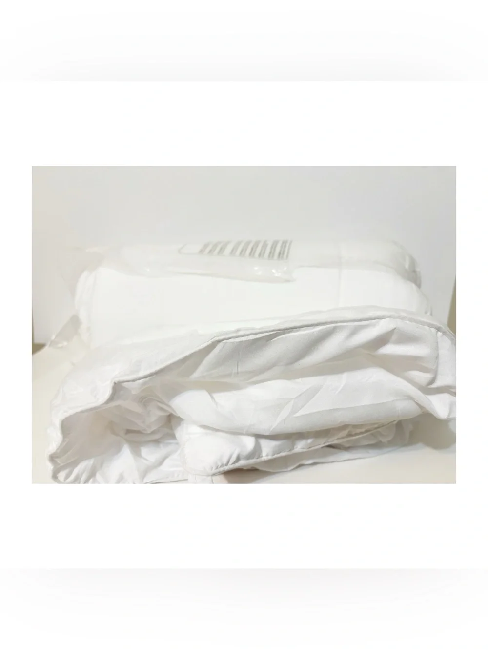Bedsure Queen Size White Comforter, Cozy Bedding, New, 88